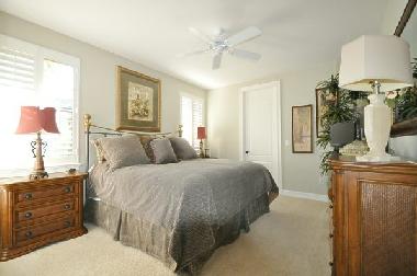 guest bedroom with queen-size bed