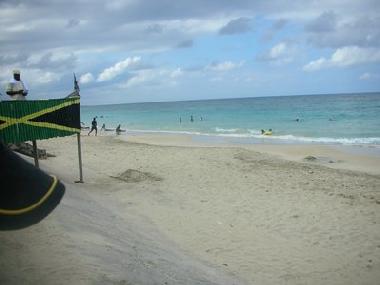 5 minutes to Flavours Beach