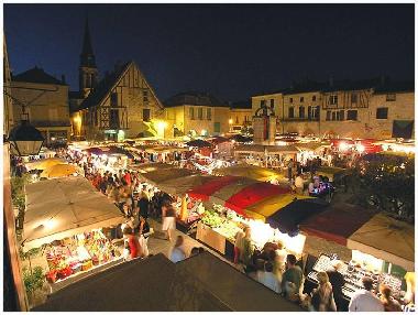 Eymet- night weekly market