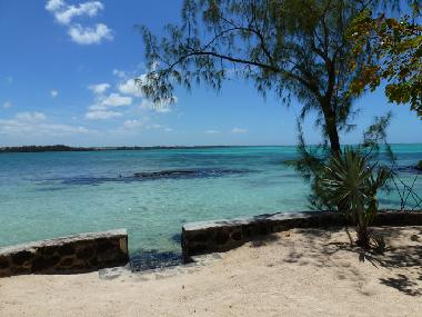 Holiday House in Roches Noires (Flacq) or holiday homes and vacation rentals