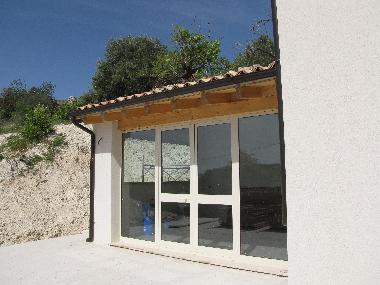 Kitchen & Outside Dining Area