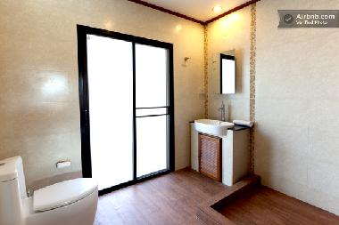 Mountain Breeze Villa - Bathroom