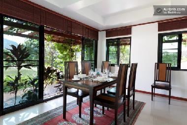 Mountain Breeze Villa - Dining room