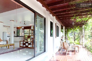 Mountain Breeze Villa - Terrace and living