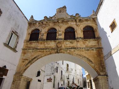 Old build in front of the Cathedral