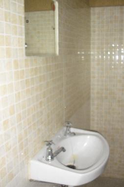 Bathroom_House 2_3