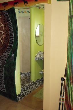 Sliding door to the bath room