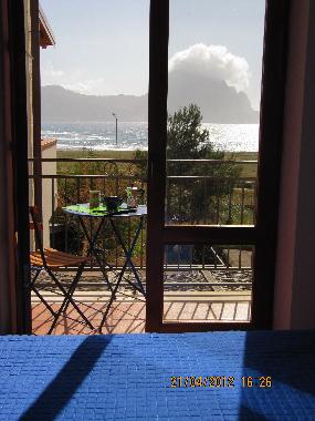 bedroom with balcony sea view