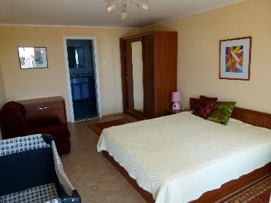 Bed room with a double bed