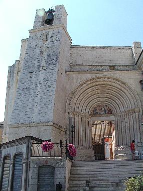 BEAUTIFUL CHURCH IN THE CENTER OF SULMONA