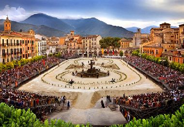CELEBRATION OF MEDIEVAL JOUST IN THE MONTH OF JULAY IN SULMONA