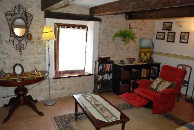 Living room with divan bed (1/2)