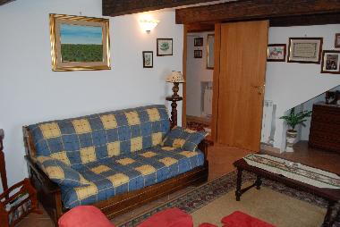 Living room with divan bed (2/2)