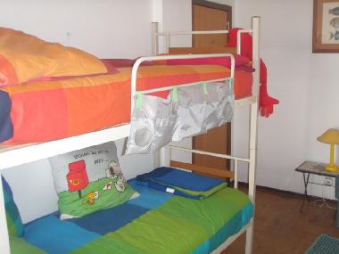 Room with two single bed