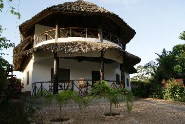 Holiday House in Galu Beach (Coast) or holiday homes and vacation rentals