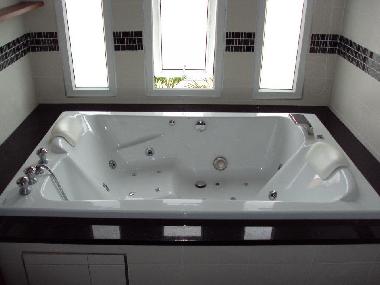 Jacuzzi master bedroom