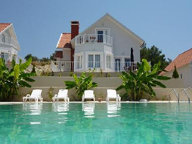 Kusadasi Villa - The villa faces the pool
