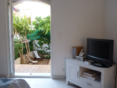 Salon donne sur jardin,television,chaine hifi,telphone, WIFI