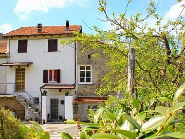 Holiday Apartment in sesta godano (La Spezia) or holiday homes and vacation rentals