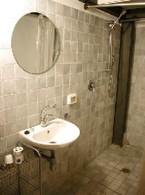 The Cellar_bathroom