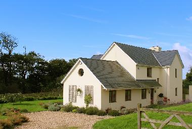 Abscott Cottage is situated off a sleepy Devon lane