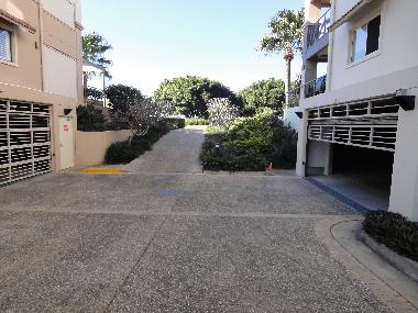 Underdeck Garage - Carpark with automatic door