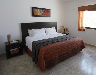 Spacious Main Bedroom 