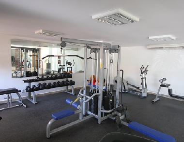 Maintain fitness in the gym 