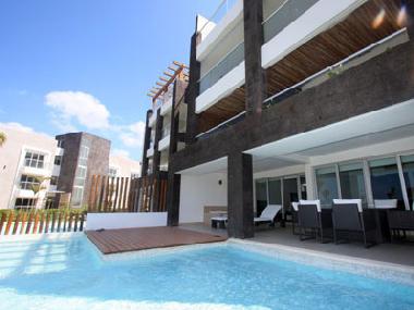 Private Pool and Deck 