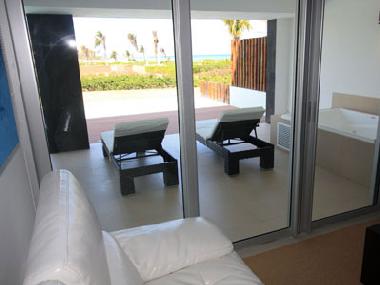 Smaller Deck Area with Jacuzzi 