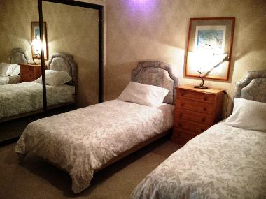 twin bedroom