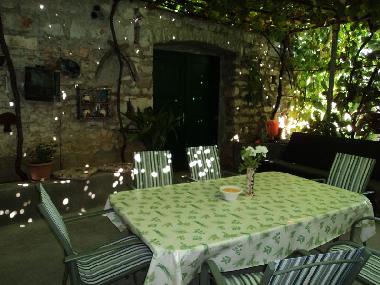 Holiday House in Grohote (Splitsko-Dalmatinska) or holiday homes and vacation rentals