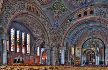the local church with an interior in neo-Romanesque-Byzantine style