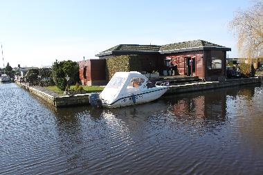 Chalet in Lemmer (Friesland) or holiday homes and vacation rentals