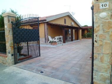 Villa in CAMPOFELICE DI ROCCELLA (Palermo) or holiday homes and vacation rentals