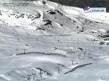 Excellent skiing - 45 min drive away