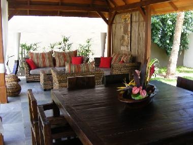 Kiosk with living area