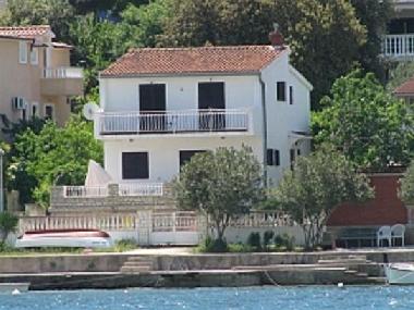 Sea and the house