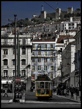 You can catch the tram less then 1 minute from the apartment