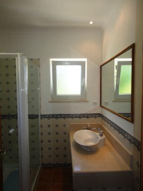 UPSTAIRS SHOWER ROOM