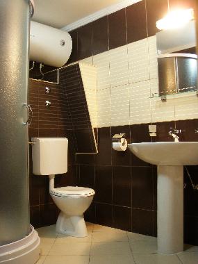 Bathroom three-bed studio