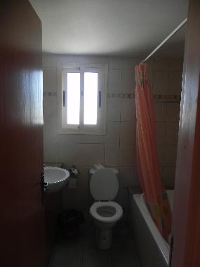 green and red bedrooms toilet