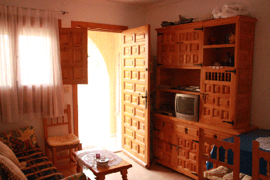 ENTRANCE - LIVING ROOM