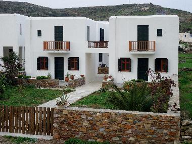 Holiday House in LOUTRA village (Kyklades) or holiday homes and vacation rentals