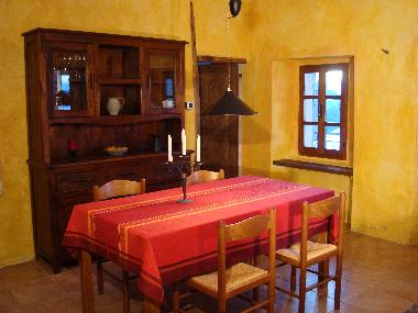 Kitchen, dining table