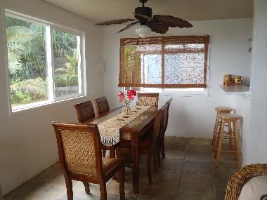 Comfortable dining for 6 guests!