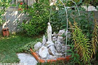 Holiday Apartment in Marusici (Splitsko-Dalmatinska) or holiday homes and vacation rentals