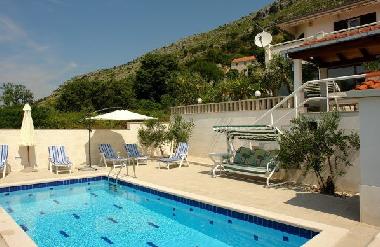 Holiday House in Staro selo Jesenice (Splitsko-Dalmatinska) or holiday homes and vacation rentals