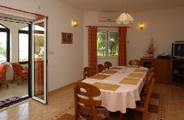 Holiday House in Staro selo Jesenice (Splitsko-Dalmatinska) or holiday homes and vacation rentals