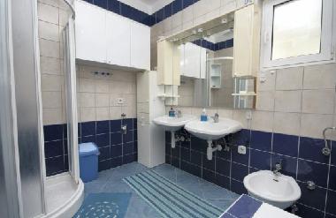 Holiday House in Staro selo Jesenice (Splitsko-Dalmatinska) or holiday homes and vacation rentals